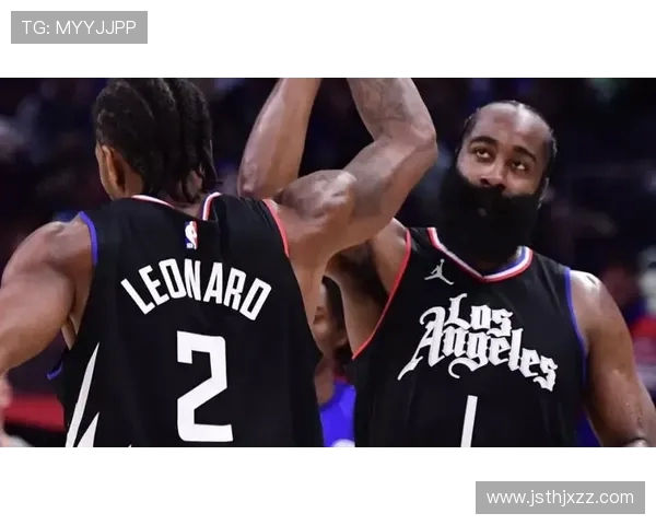 快船与火箭季后赛第二场激战回顾球星对决引发的精彩瞬间