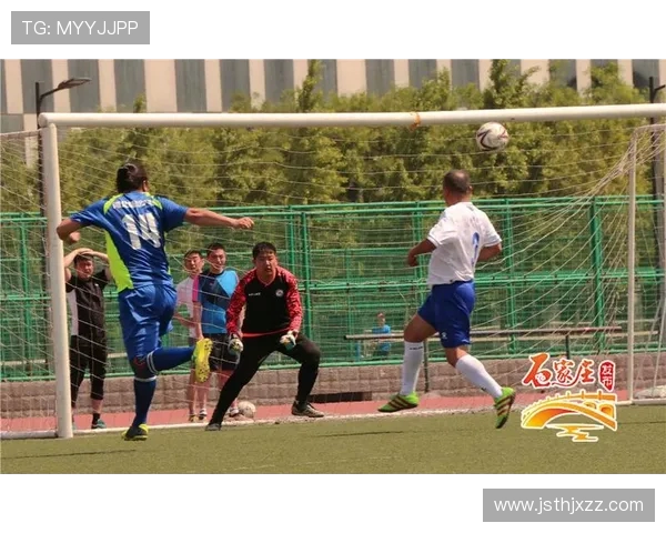 杜迪兰治与华沙的激烈对决揭示了足球战术的魅力与球队实力的较量